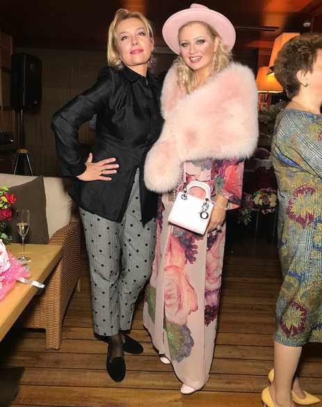 Лариса Долина отметила юбилей без камер