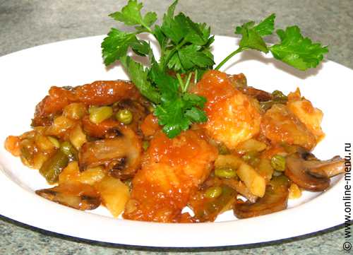 Обжариваем, постоянно помешивая, до прозрачного состояния