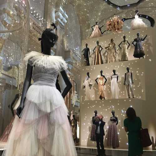 Летом состоится выставка Dior в честь 70