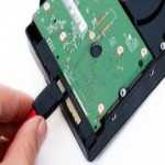 Они могут подключаться через шлейф или кабель