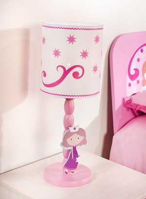 Настенные ночники лучше всего вешать таким образом, чтобы малыш смог дотянуться до них, не вставая с кровати