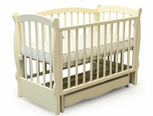 Лучше всего, чтобы ящик был расположен выше пола, чтобы было удобно убирать под кроватью