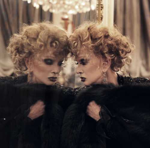 Люся жила каждой мелочью, например, сама придумывала эти безумные шляпы, поделился воспоминаниями