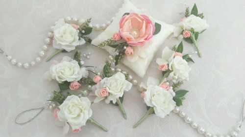 Данный оттенок особенно актуален в этом сезоне, а ко всему прочему будет выгодно оттенять белоснежный наряд виновницы торжества, если она выбрала именно такой