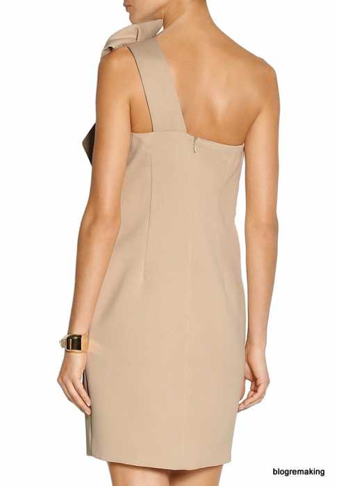 От вершины горловины переда отложить вправо до пересечения с дугой значение ширины плеча спинки минус прибавка на посадку у нас см