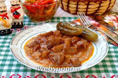 Мясо с грибами на сковороде