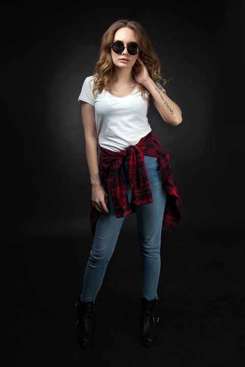 Дизайнеры рекомендуют темные цвета для холодной поры годачем носить удлиненный жилет без рукавов чем носить юбку плиссе. Черные и темносерые модели гармонично комбинируются с пальто, теплыми пиджаками, с теплой темной обувью