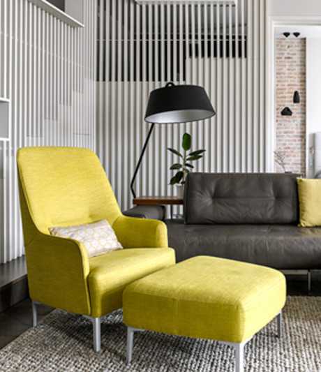 Используя белый цвет в обстановке разных комнат, можно освежить и визуально охладить помещение