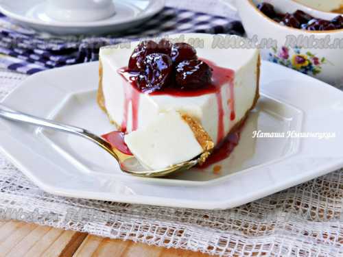 Выложите массу на основу для печенья