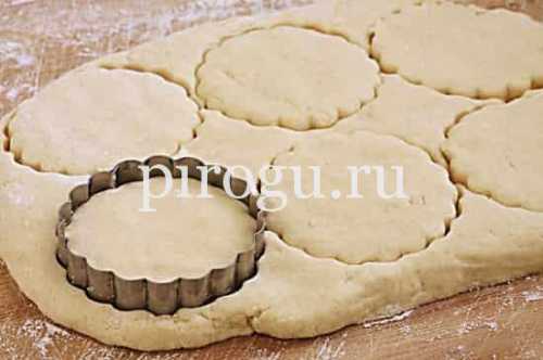 Для приготовления теста под формочки потребуются мука стакана куриное яйцо шт