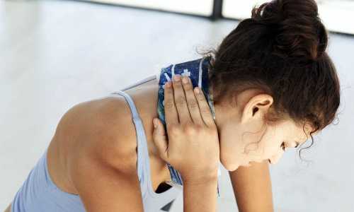 Настаивается домашнее лекарство в сухом тёмном месте не менее часов, используется, как компресс для коленного суставакак вылечить боль в коленном суставе в домашних условиях при помощи отвара из лаврового листа