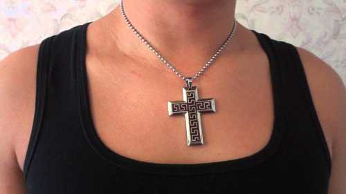 Могильный крест является очень важным символом