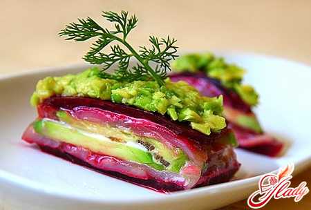 Солянка с колбасой и капустой